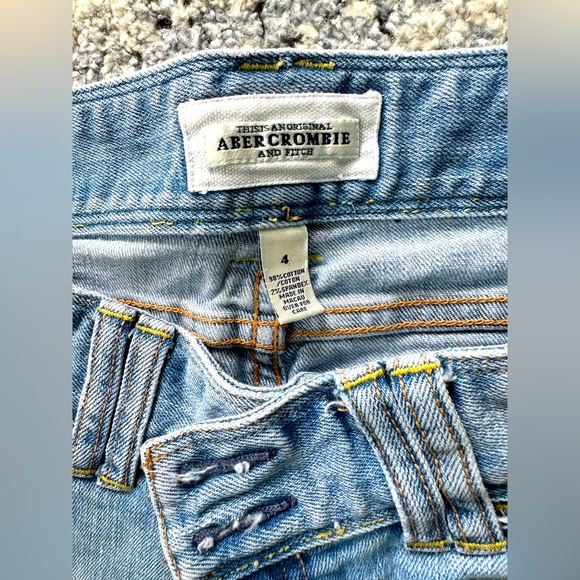 Abercrombie and Fitch women’s jeans. Size 4 - Picture 4 of 10